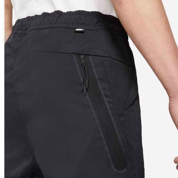 Nike Men's Sportswear Tech Essentials Unlined Commuter Pants - Picture 2 of 10